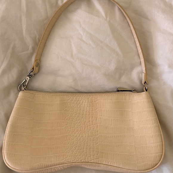 JW PEI Shoulder Bag — Ivory | Vegan Leather | *Removable Pearls and Gold Chain - Picture 2 of 11